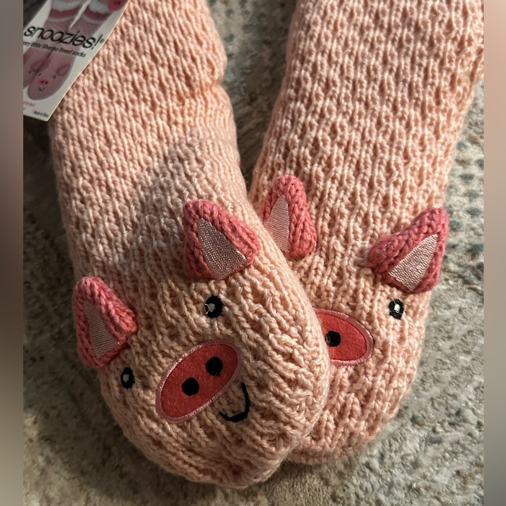 snoozies! Cozy Sherpa lined socks. Brand new, never used. Fits shoe size 5-10.